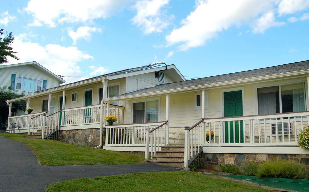 Inn On The Hill Lake George Luaran gambar