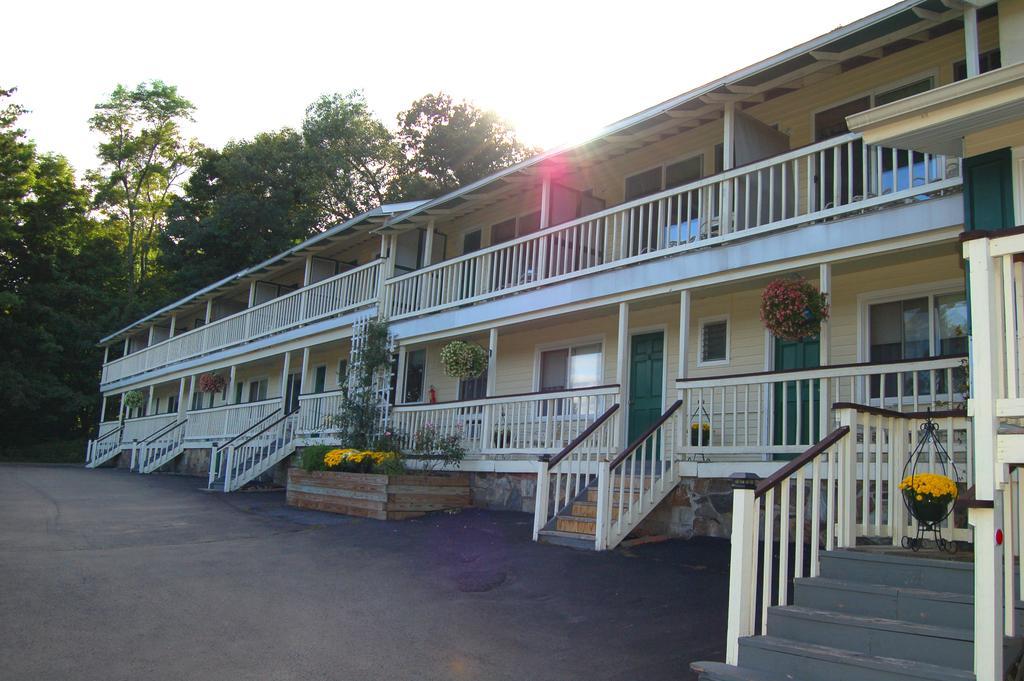 Inn On The Hill Lake George Luaran gambar